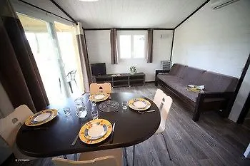 بيت للعطل Les Hameaux Des Lacs 2 *